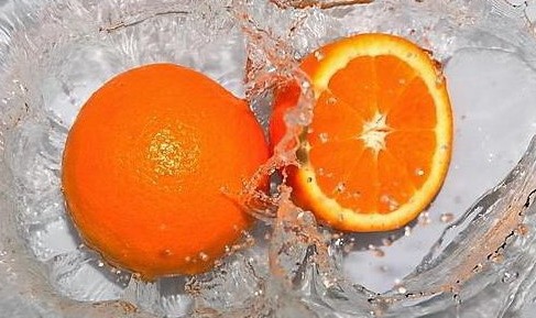 Апельсины в воде